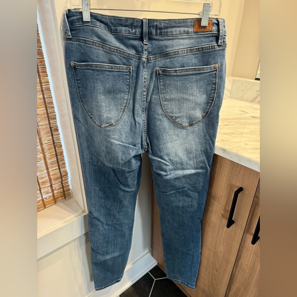 Judy Blue Tummy Control and Butt Lifting Triple Threat Skinny Jeans- 11/30 - Picture 5 of 16